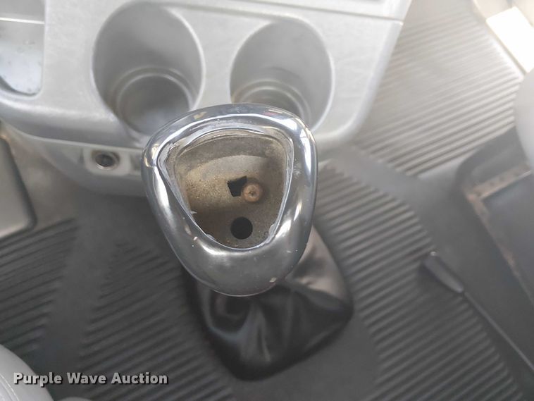 image for item NU9740 2004 Freightliner Columbia semi truck