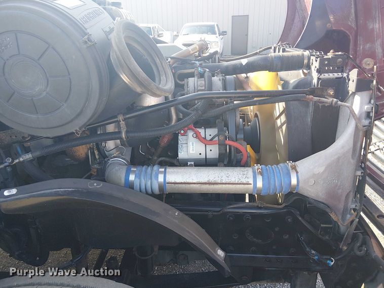 image for item NU9740 2004 Freightliner Columbia semi truck