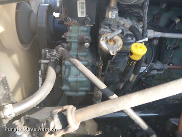 image for item NU9740 2004 Freightliner Columbia semi truck