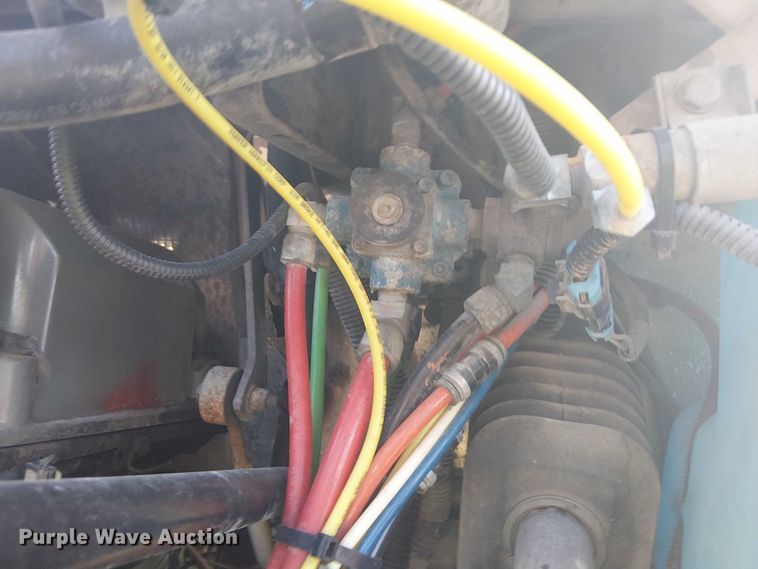 image for item NU9740 2004 Freightliner Columbia semi truck