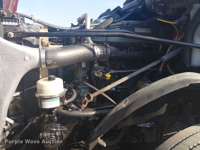 image for item NU9740 2004 Freightliner Columbia semi truck