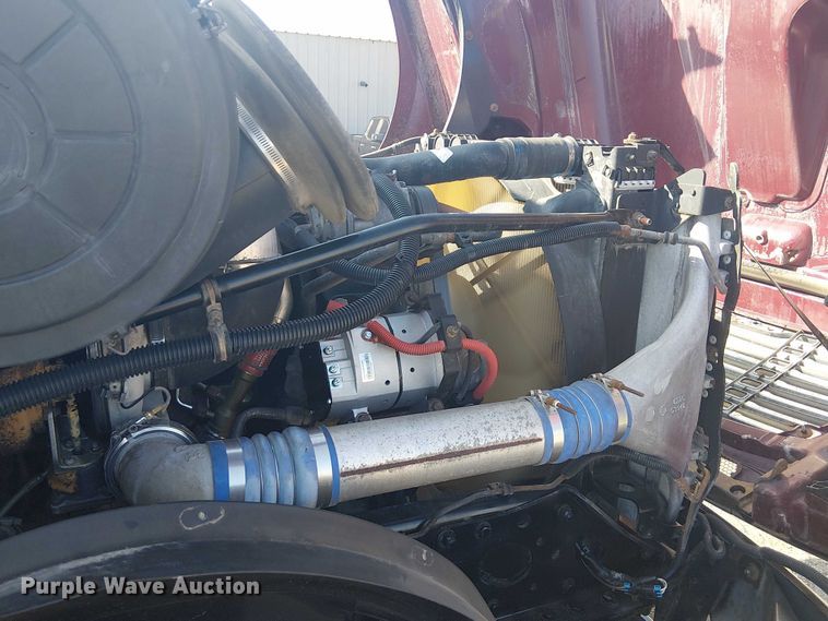 image for item NU9740 2004 Freightliner Columbia semi truck