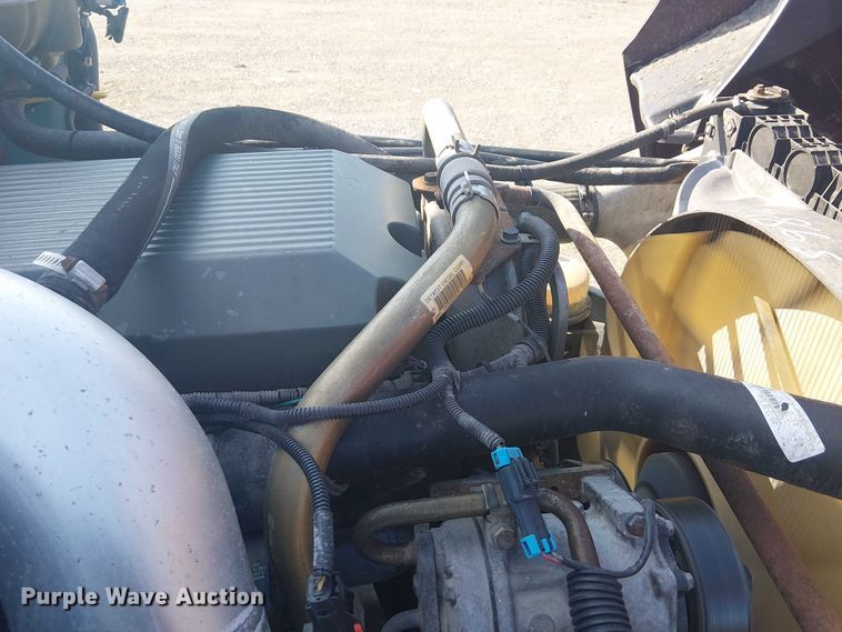 image for item NU9740 2004 Freightliner Columbia semi truck