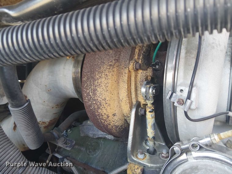 image for item NU9740 2004 Freightliner Columbia semi truck