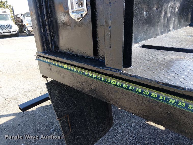 image for item NU9767 2007 Sterling L9500 Series flatbed truck