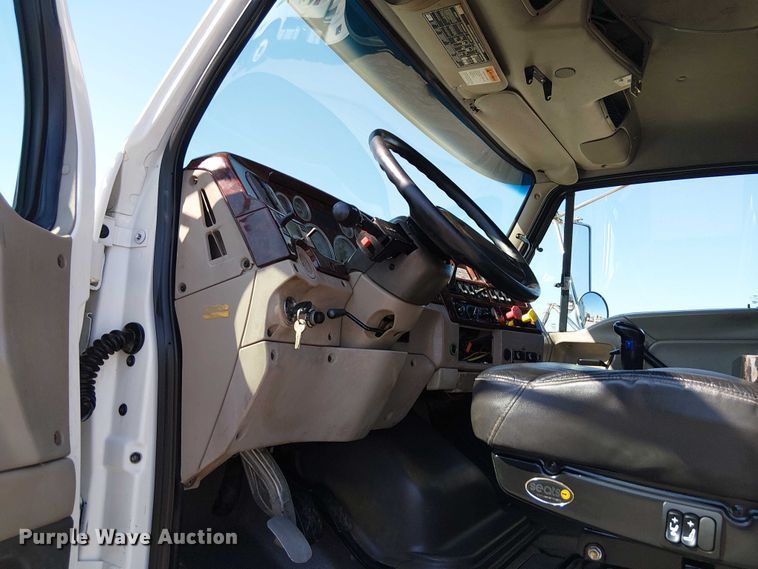 image for item NU9767 2007 Sterling L9500 Series flatbed truck