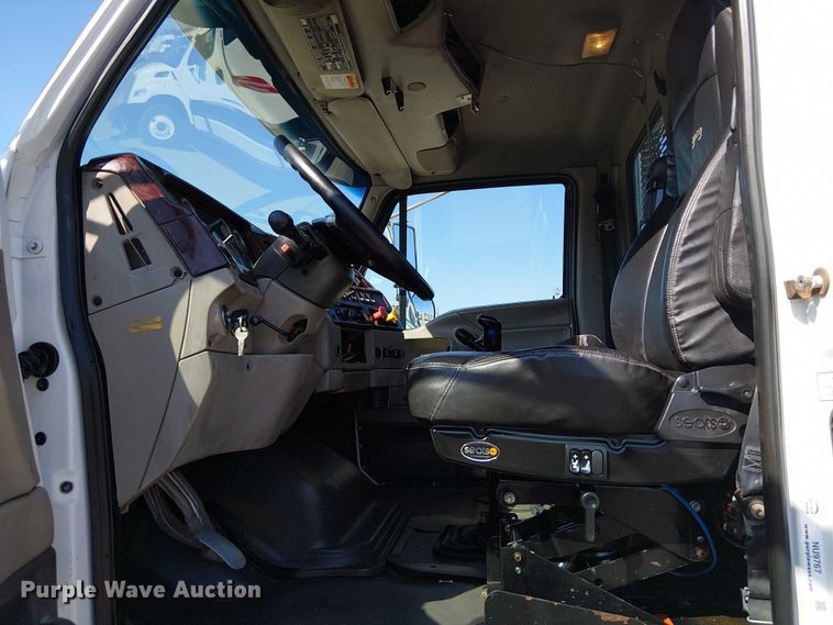 image for item NU9767 2007 Sterling L9500 Series flatbed truck