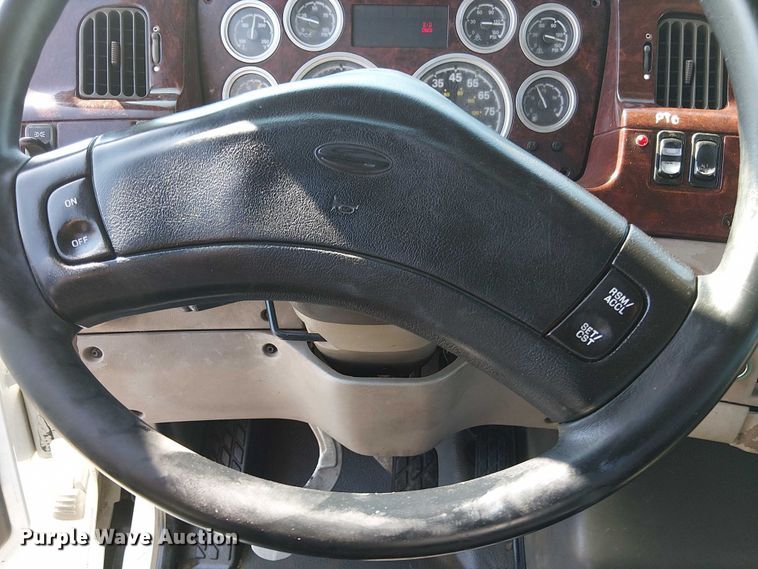 image for item NU9767 2007 Sterling L9500 Series flatbed truck