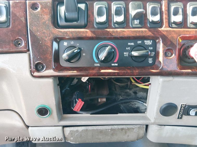 image for item NU9767 2007 Sterling L9500 Series flatbed truck