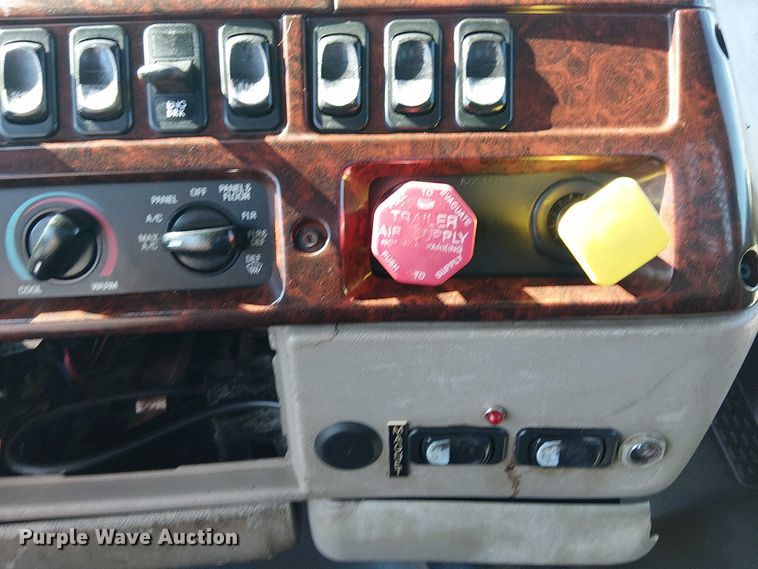 image for item NU9767 2007 Sterling L9500 Series flatbed truck