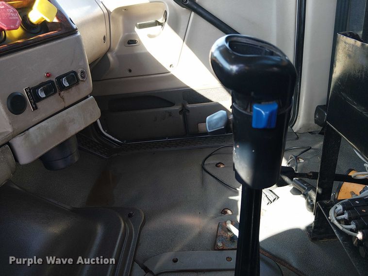 image for item NU9767 2007 Sterling L9500 Series flatbed truck