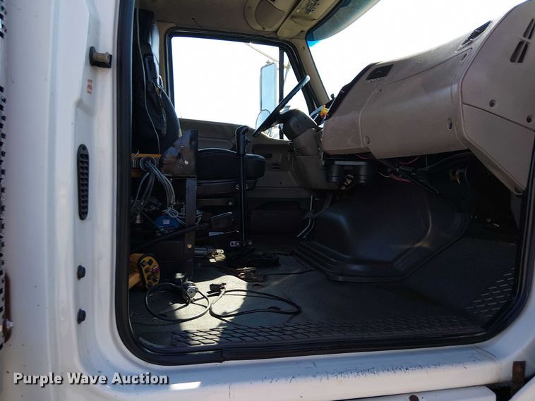 image for item NU9767 2007 Sterling L9500 Series flatbed truck