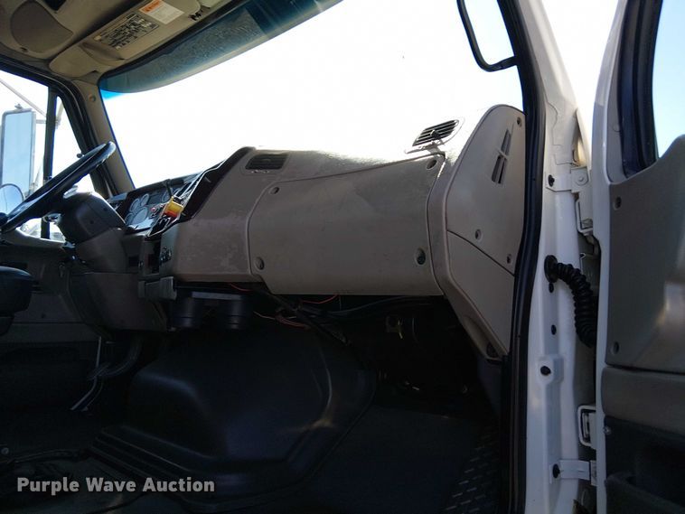 image for item NU9767 2007 Sterling L9500 Series flatbed truck