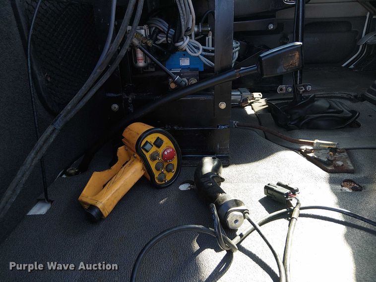 image for item NU9767 2007 Sterling L9500 Series flatbed truck