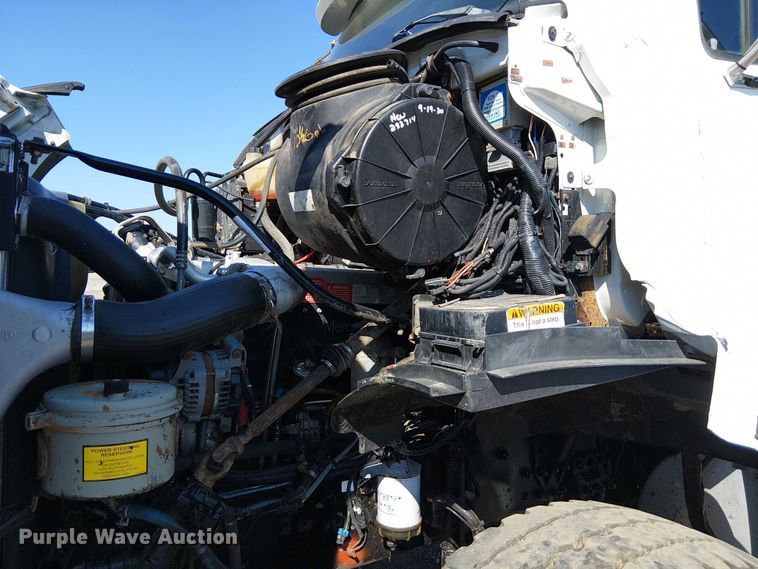 image for item NU9767 2007 Sterling L9500 Series flatbed truck