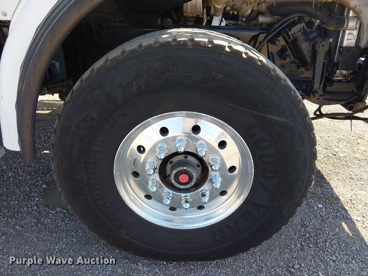 image for item NU9767 2007 Sterling L9500 Series flatbed truck