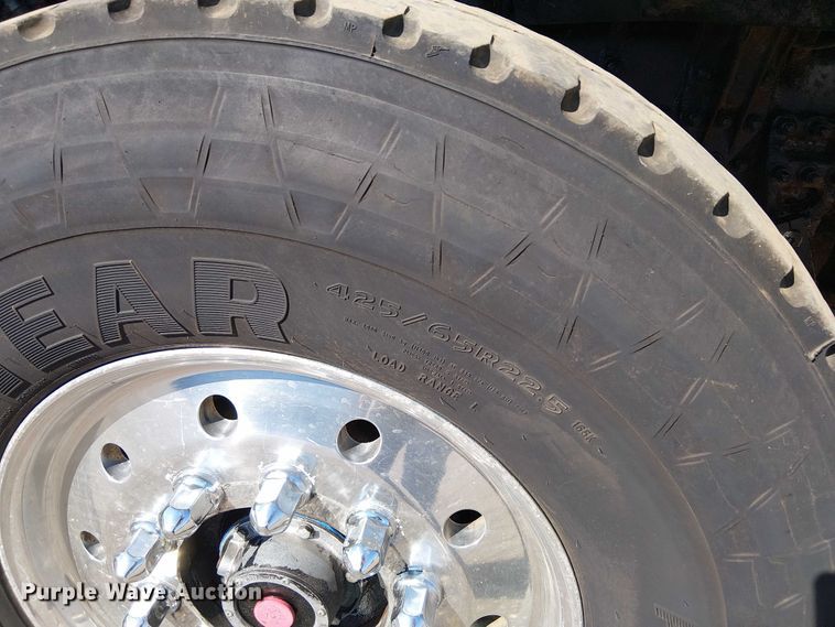 image for item NU9767 2007 Sterling L9500 Series flatbed truck