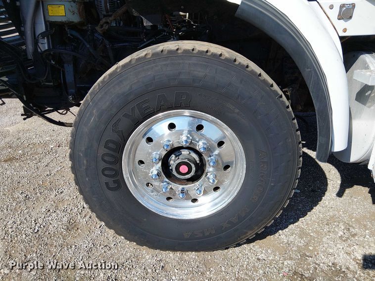 image for item NU9767 2007 Sterling L9500 Series flatbed truck