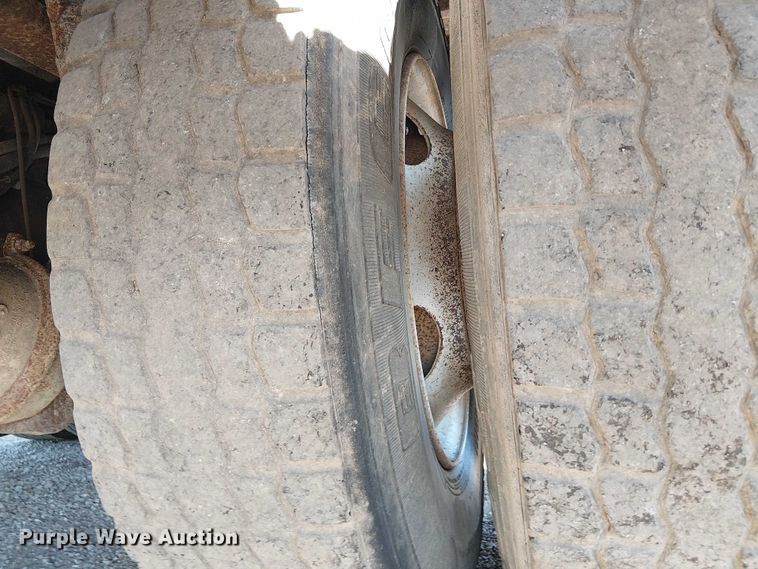 image for item NU9767 2007 Sterling L9500 Series flatbed truck