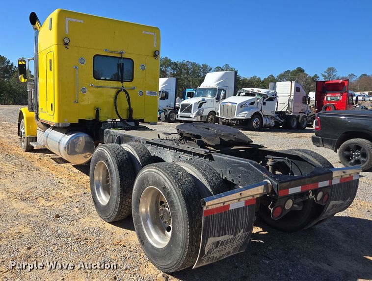 image for item YA0293 2014 Peterbilt 389 semi truck