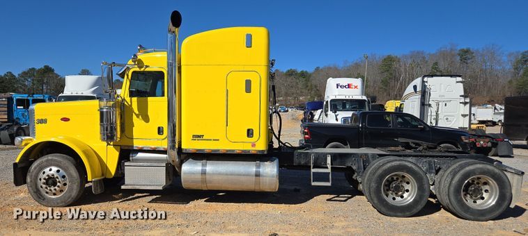image for item YA0293 2014 Peterbilt 389 semi truck
