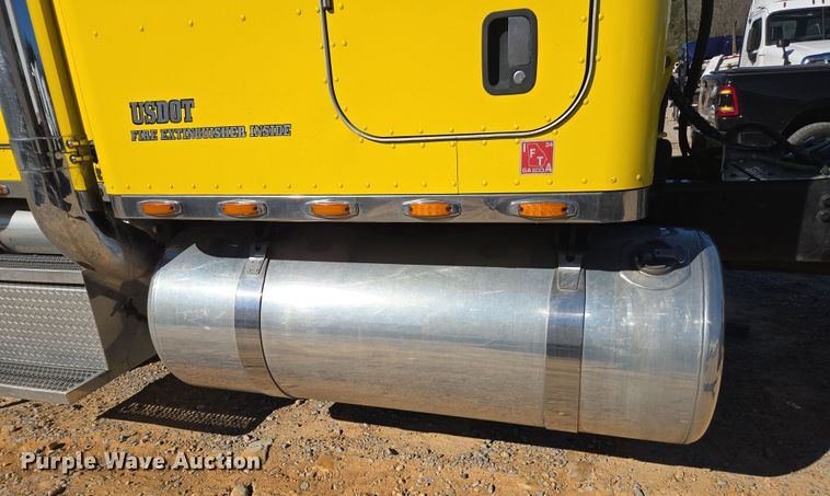 image for item YA0293 2014 Peterbilt 389 semi truck