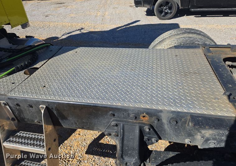 image for item YA0293 2014 Peterbilt 389 semi truck