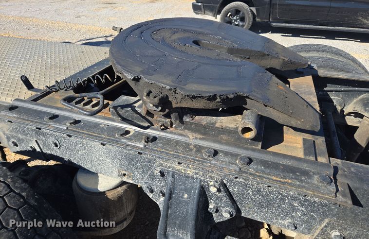 image for item YA0293 2014 Peterbilt 389 semi truck