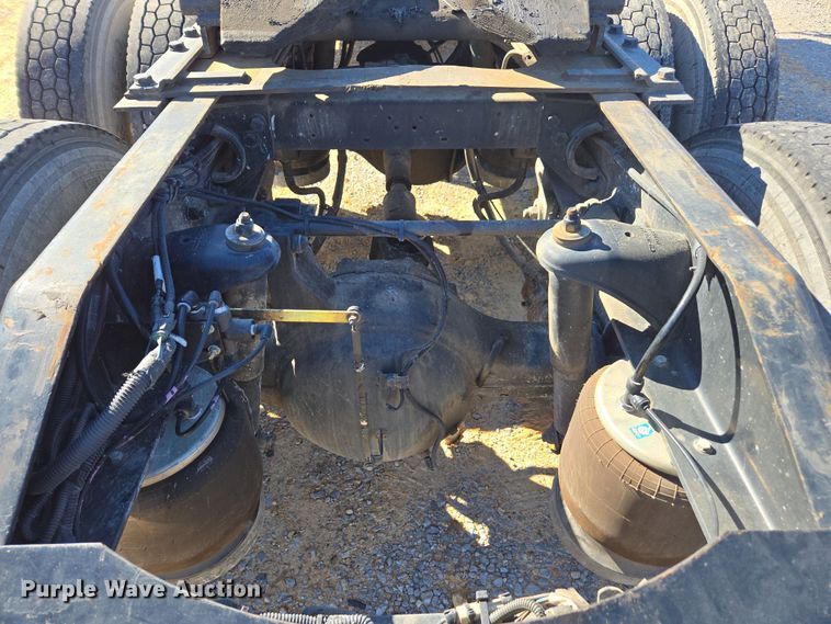 image for item YA0293 2014 Peterbilt 389 semi truck