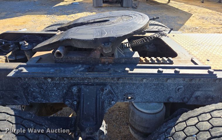 image for item YA0293 2014 Peterbilt 389 semi truck