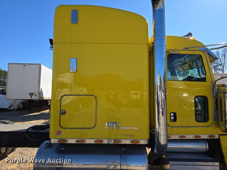 image for item YA0293 2014 Peterbilt 389 semi truck