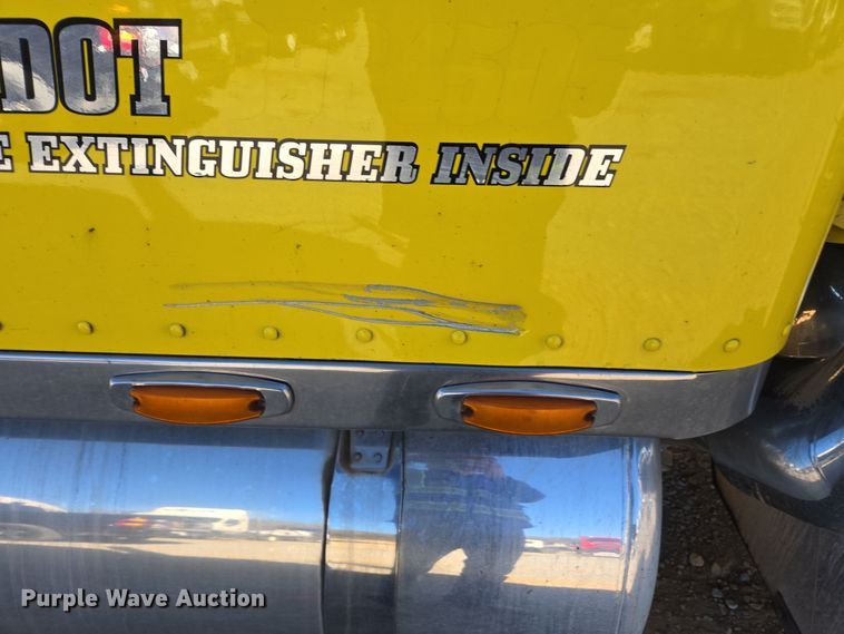 image for item YA0293 2014 Peterbilt 389 semi truck