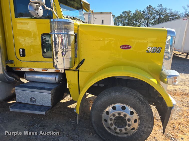 image for item YA0293 2014 Peterbilt 389 semi truck