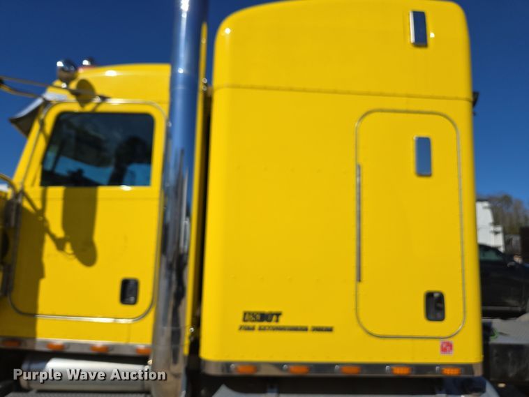 image for item YA0293 2014 Peterbilt 389 semi truck