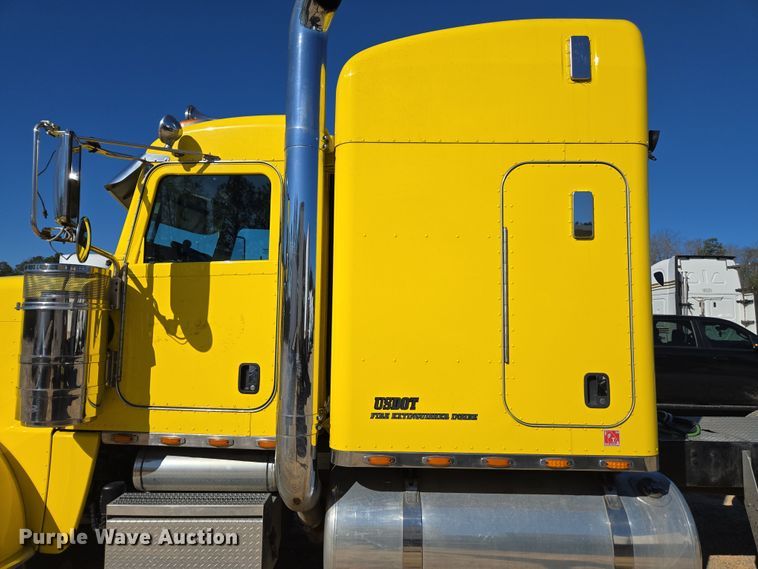 image for item YA0293 2014 Peterbilt 389 semi truck