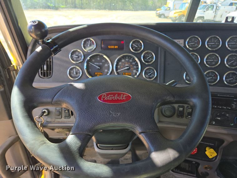 image for item YA0293 2014 Peterbilt 389 semi truck