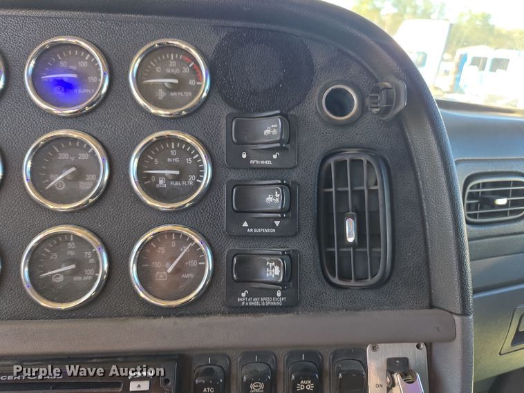 image for item YA0293 2014 Peterbilt 389 semi truck