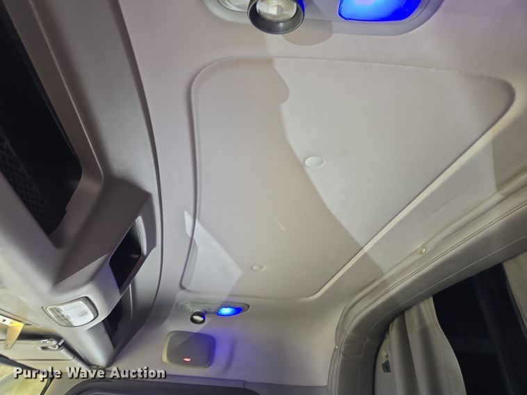 image for item YA0293 2014 Peterbilt 389 semi truck