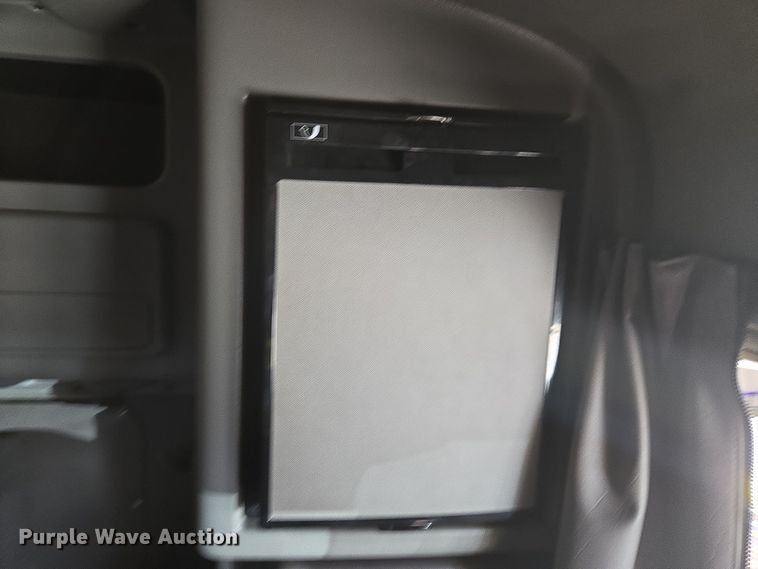 image for item YA0293 2014 Peterbilt 389 semi truck