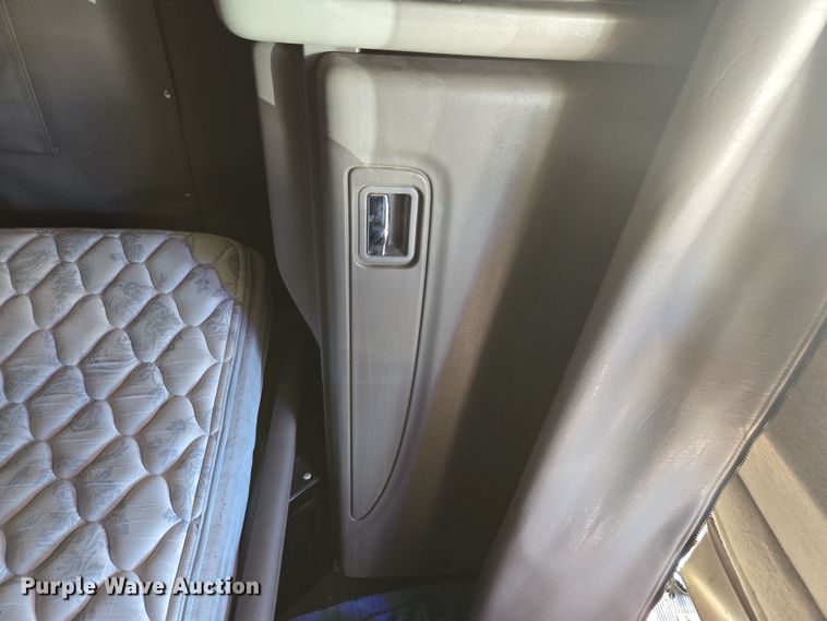 image for item YA0293 2014 Peterbilt 389 semi truck