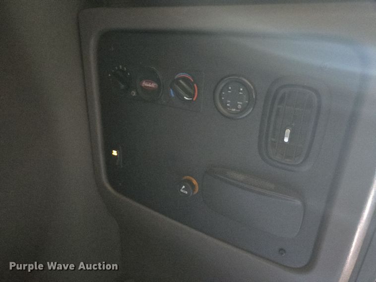 image for item YA0293 2014 Peterbilt 389 semi truck