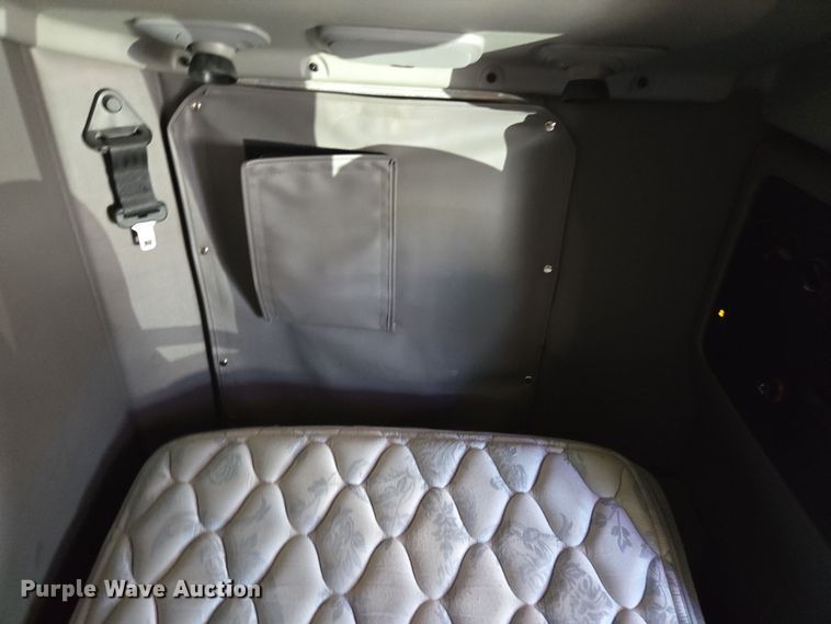 image for item YA0293 2014 Peterbilt 389 semi truck