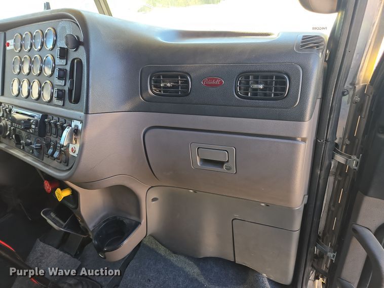 image for item YA0293 2014 Peterbilt 389 semi truck