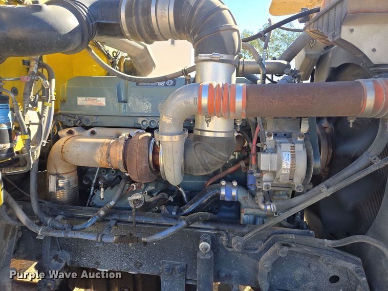 image for item YA0293 2014 Peterbilt 389 semi truck