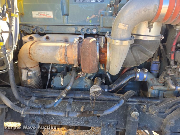 image for item YA0293 2014 Peterbilt 389 semi truck