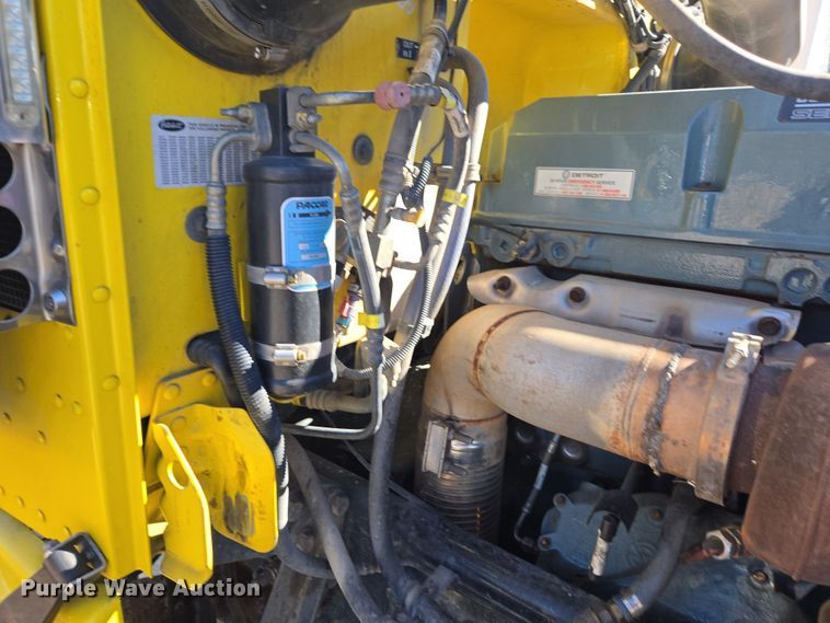 image for item YA0293 2014 Peterbilt 389 semi truck