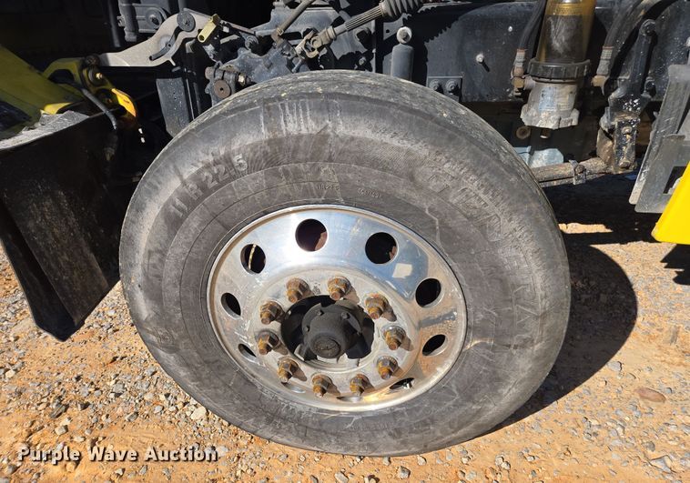 image for item YA0293 2014 Peterbilt 389 semi truck