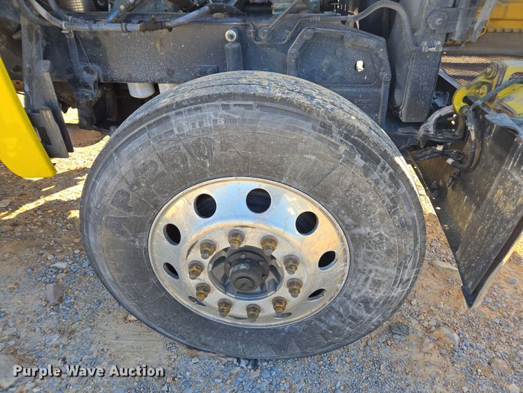 image for item YA0293 2014 Peterbilt 389 semi truck