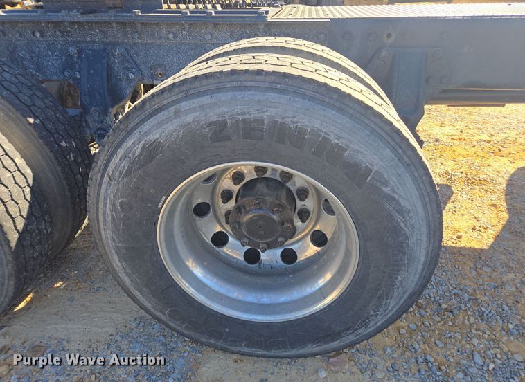 image for item YA0293 2014 Peterbilt 389 semi truck