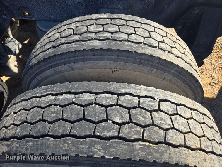 image for item YA0293 2014 Peterbilt 389 semi truck